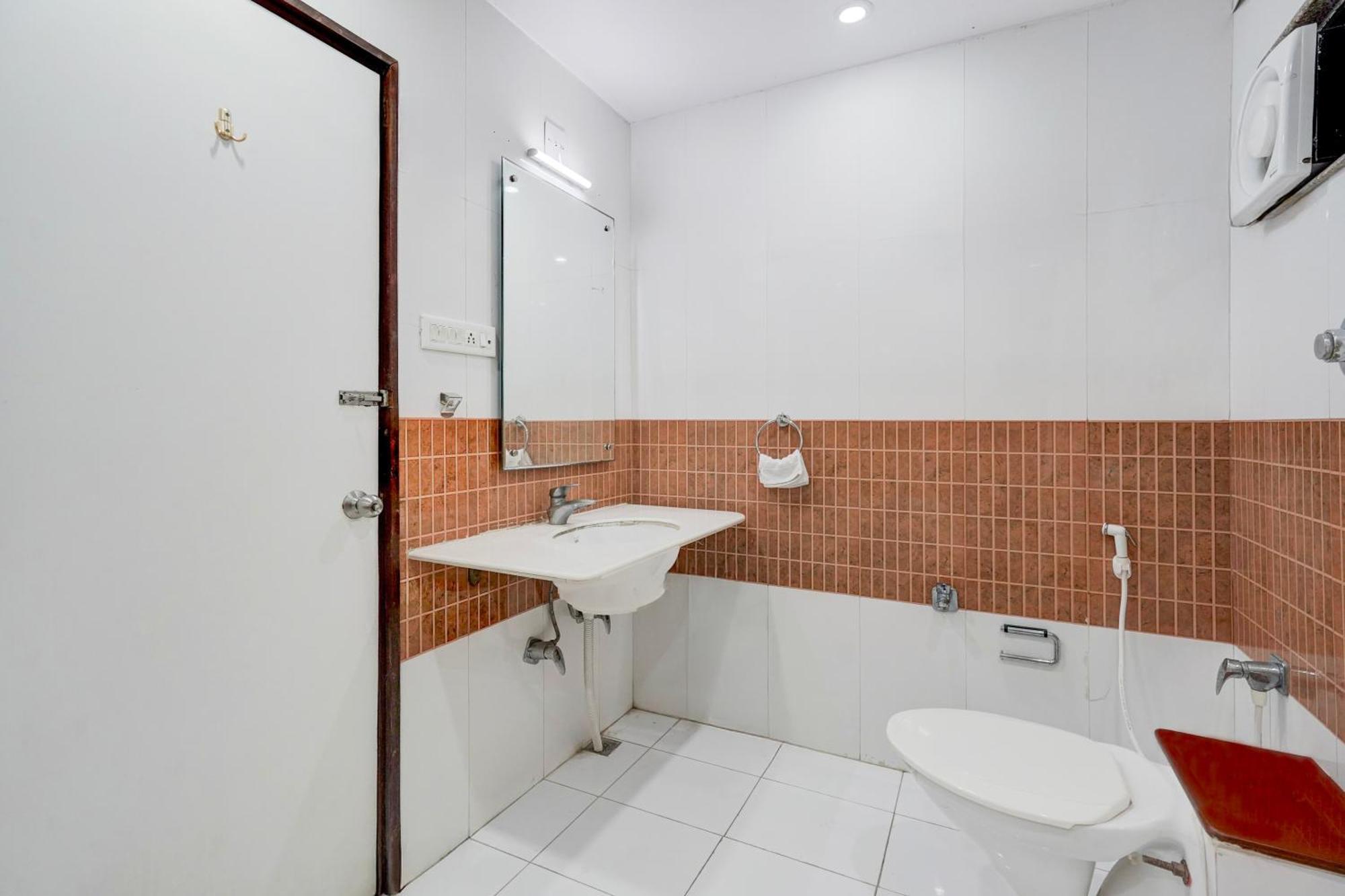 Super Townhouse Mg Road Porbandar Formerly Hotel Harmony Zewnętrze zdjęcie
